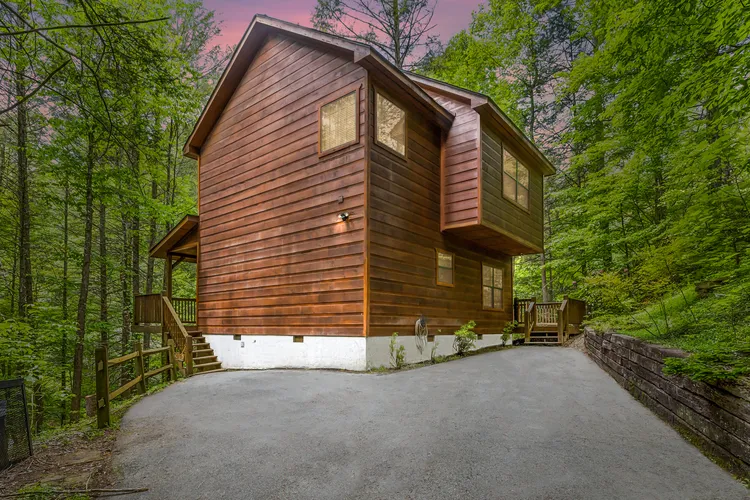 Whitetail Cabin exterior