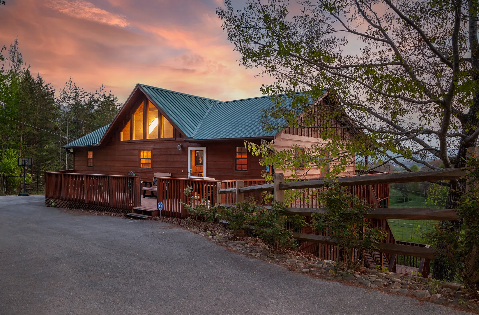 BareFoot Cabin in the Smoky Mountains
