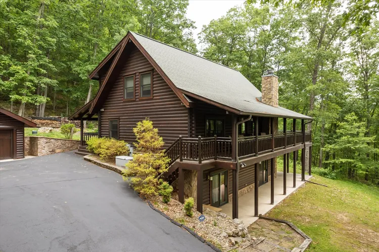 Wolf Den exterior