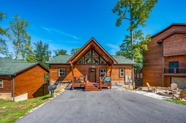 Mountain Skyy exterior