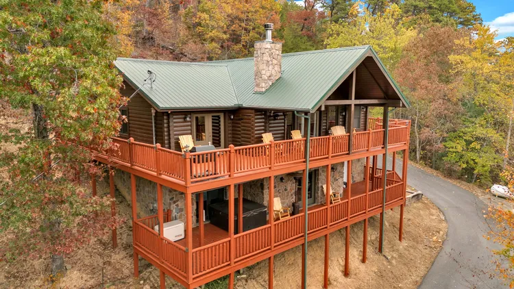 Walden's Ridge Cabin exterior