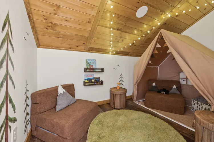 High Top Cabin photo 2