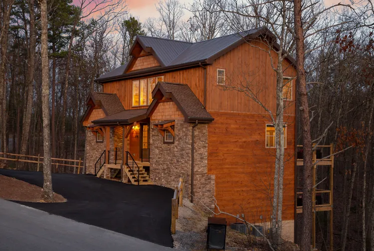 Iron Mountain Lodge exterior