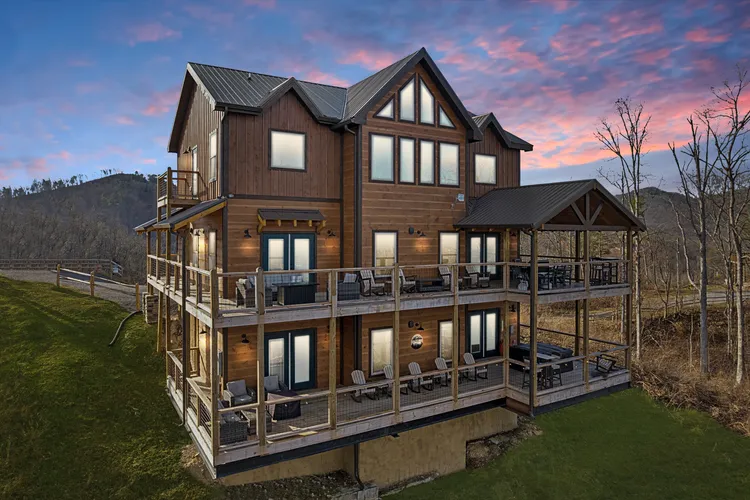 Moonshine Mountain Lodge photo 2