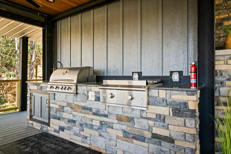 Outdoor Kitchen