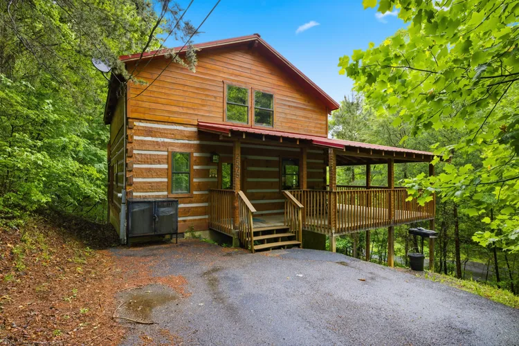 Black Bear Hideaway exterior