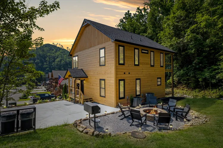 Come Back Cabin exterior