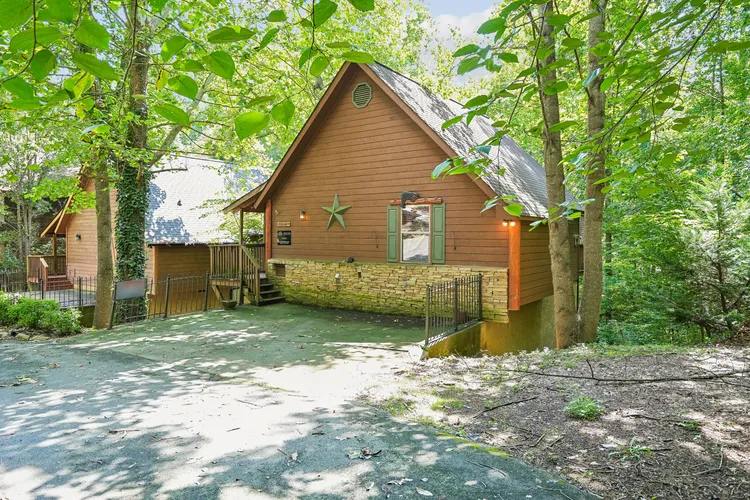 3 Bears Cabin exterior