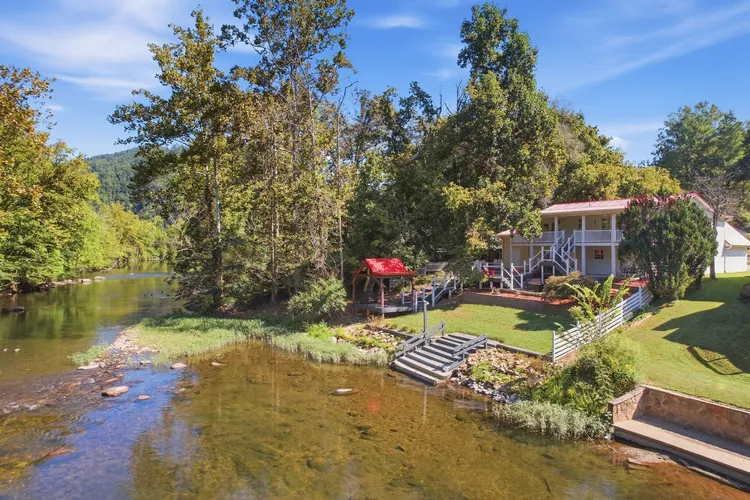 Little River Lodge exterior