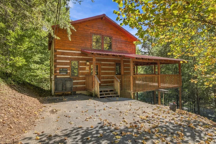 Black Bear Hideaway exterior
