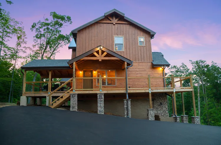 Driveway/Exterior