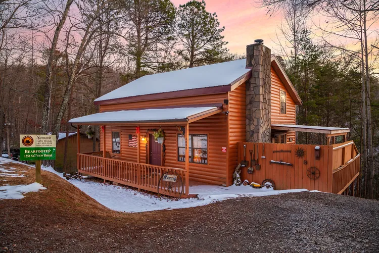 Bearfootin' exterior