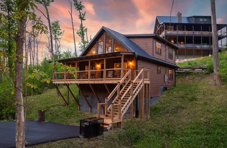 Creekside Manor Too exterior