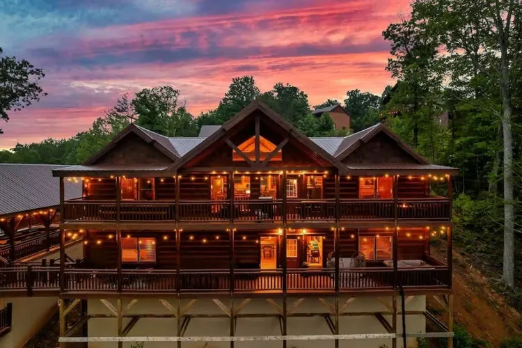 Smoky Summit Lodge in the Smoky Mountains